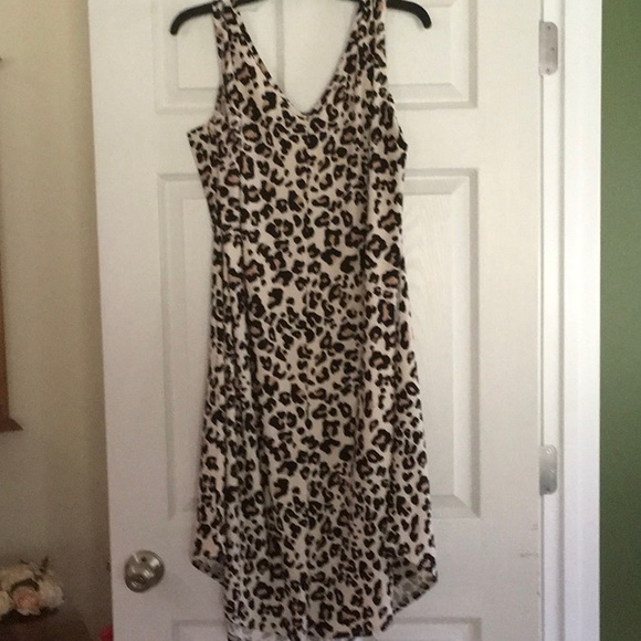 24/7 Animal V Neck Midi Dress - Picture 4 of 4